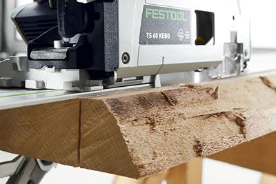Koka zāģēšana ar Festool ripzāģi tuvplānā