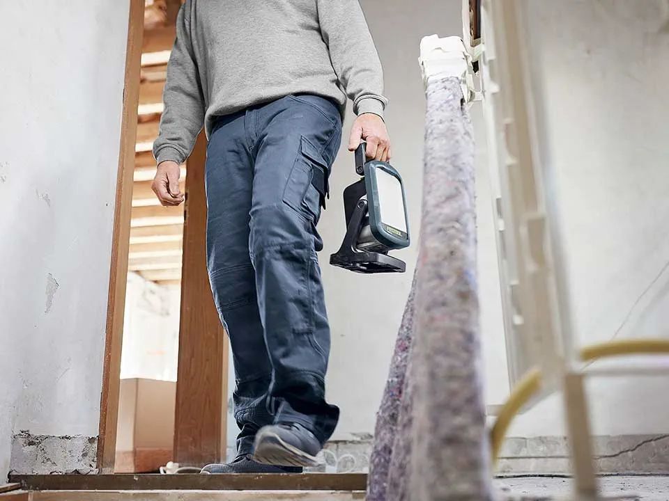 Amatnieks nes prožektors